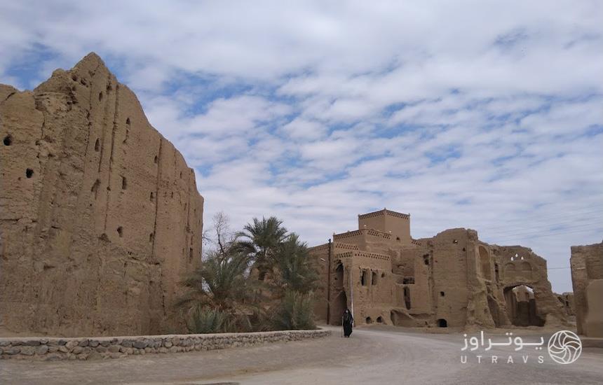 قلعه بیاضه از جاهای دیدنی نزدیک کویر مصر اصفهان